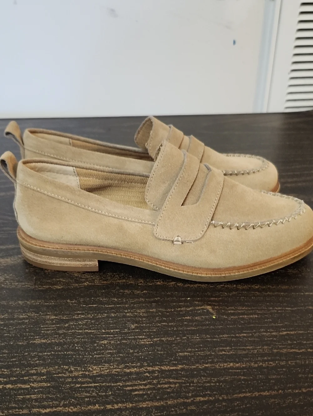 Kelsi Dagger Lens  Almond Suede Loafers Size 8